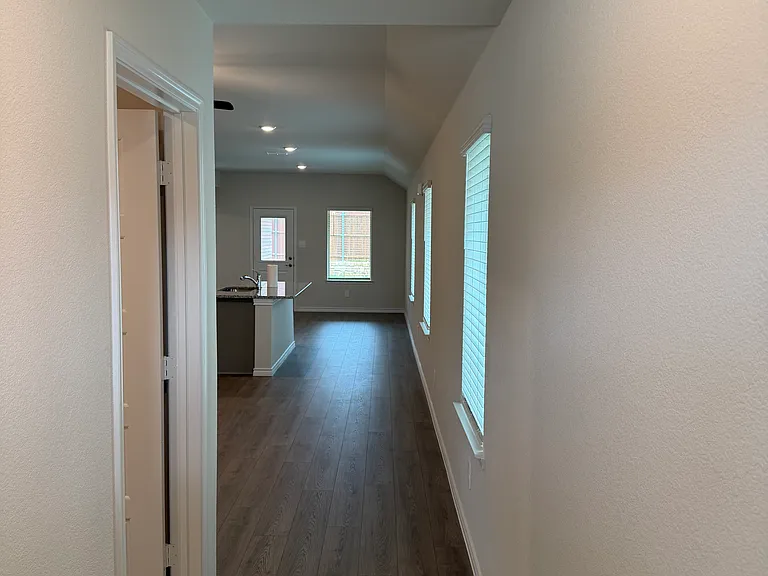 10213 Baron Dr — Photo 6
