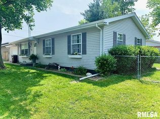 807 Country View St, Virden, IL 62690