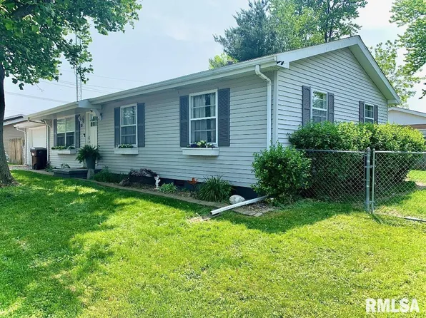 807 Country View St, Virden, IL 62690