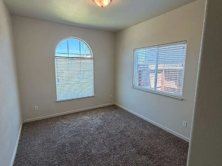 4476 Lindsey Ln — Photo 7