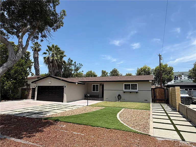 12291 Hampton Ave — Photo 2