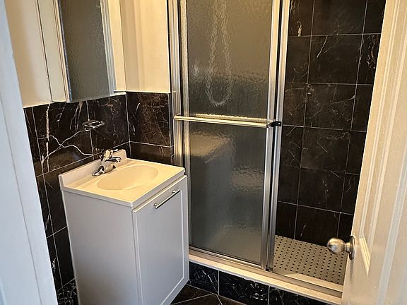 5th image of 435 E 79th St APT 4H
