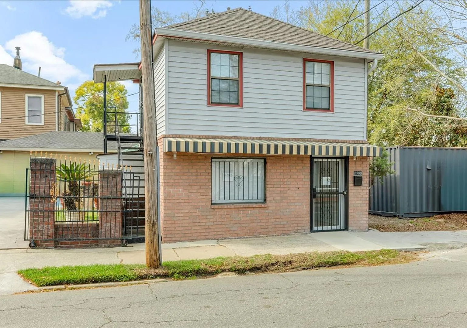 Charming Studio in a Great Location $1,000/month — Photo 1