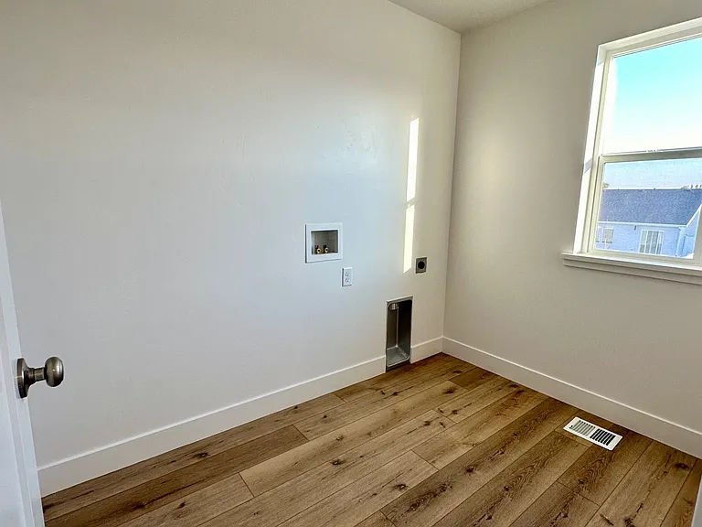 542 W 1150 N — Photo 15