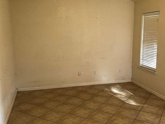 2nd image of 565 Live Oak Dr