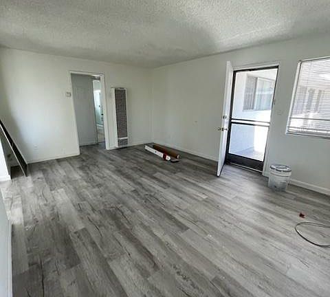3rd image of 6027 Greenleaf Ave