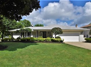 589 Jefferson Dr, Highland Heights, OH