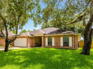2505 S Mission Cir, Friendswood, TX 77546