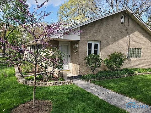 3rd image of 25 Parkwood Dr
