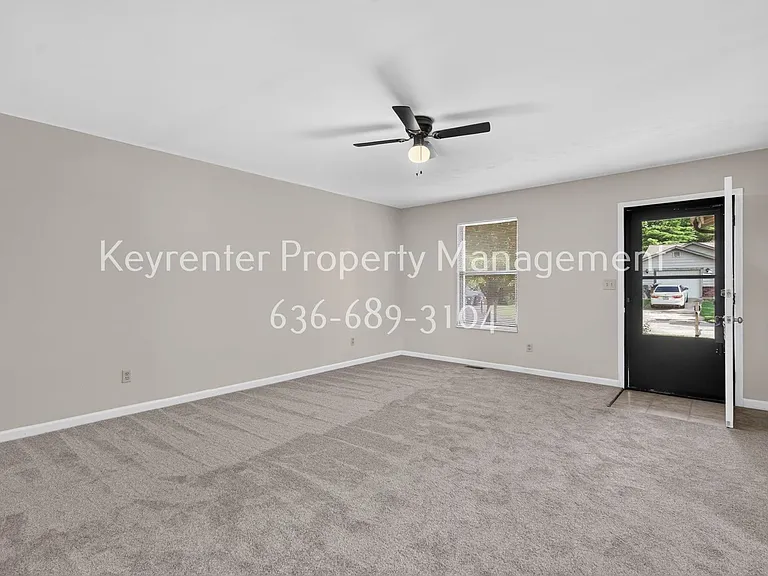 357 Della Dr — Photo 10
