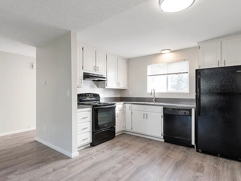 Somerset Apartments — Photo 4