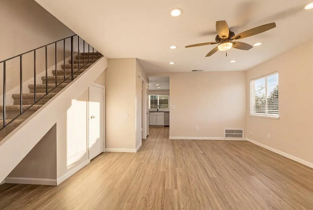 4102 Weymouth Ln photo 1