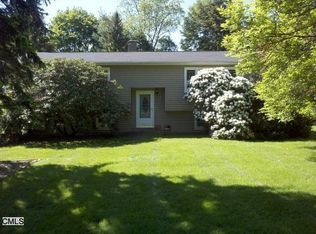 4 Lincoln Rd, Newtown, CT 06470