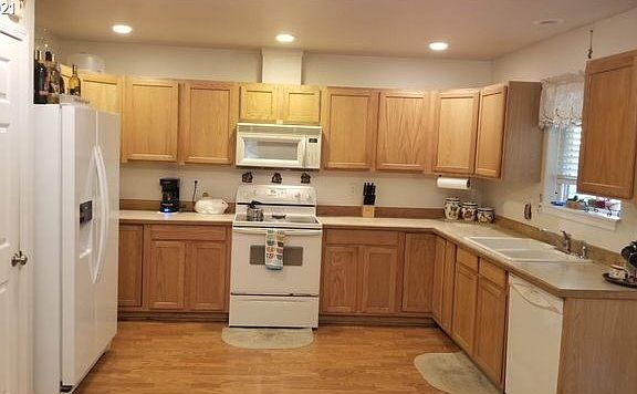 5th image of 625 Reynolds St