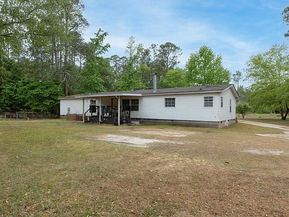 3rd image of 676 Mount Calvary Rd