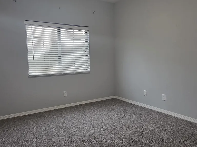 1039 Tullamore Dr — Photo 10