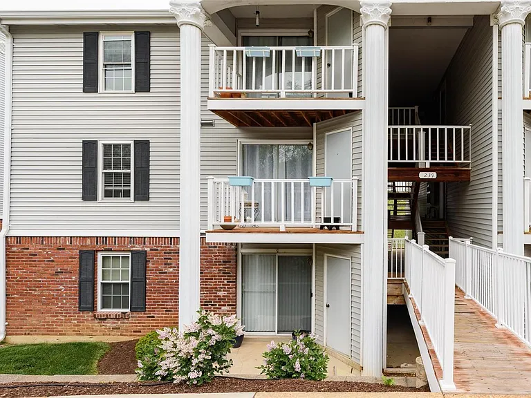 1239 Creve Coeur Crossing Ln #G — Photo 21