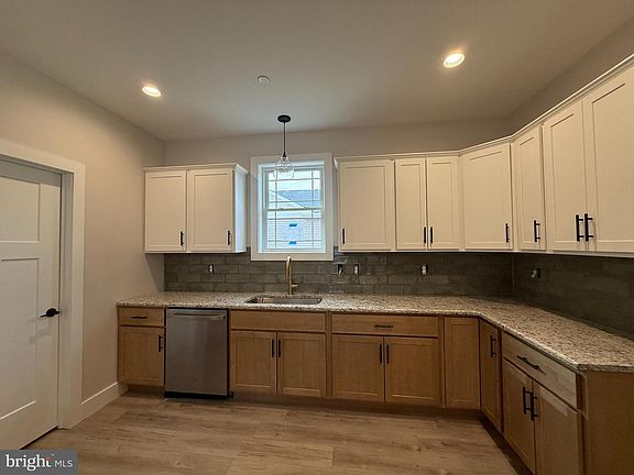 4th image of 21745 Centennial Lane Rock