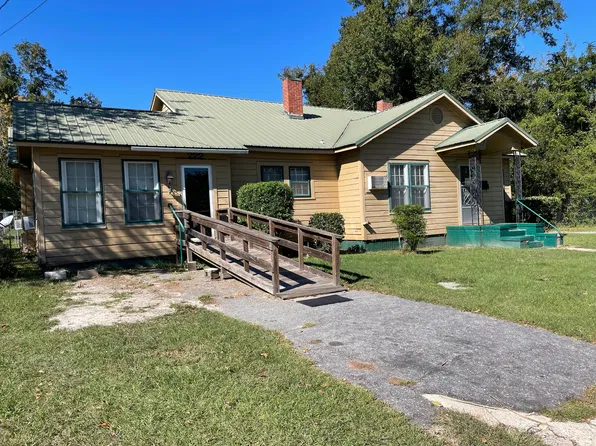 222 W Church St, Swainsboro, GA 30401