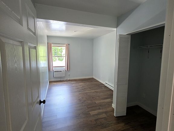 4th image of 925 College Ave