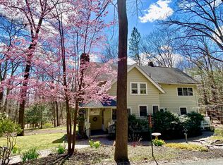 3161 Ledge Dr, Buck Hill Falls, PA 18323