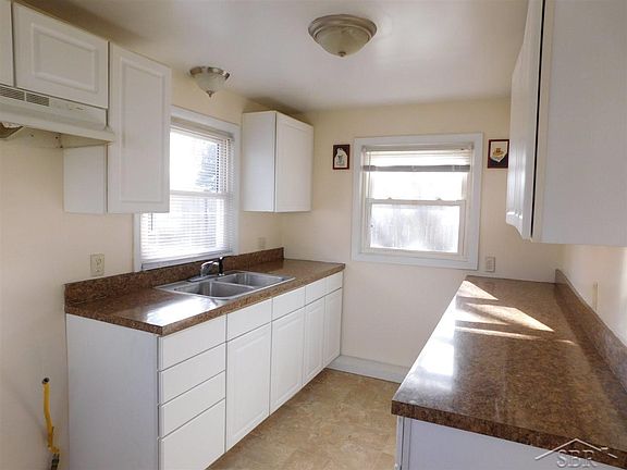 4th image of 533 Meadowlawn St