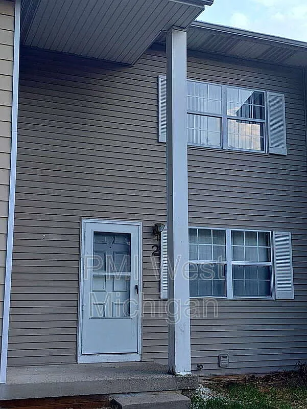 2 bed, 1.5 bath, $1,300 — Photo 1