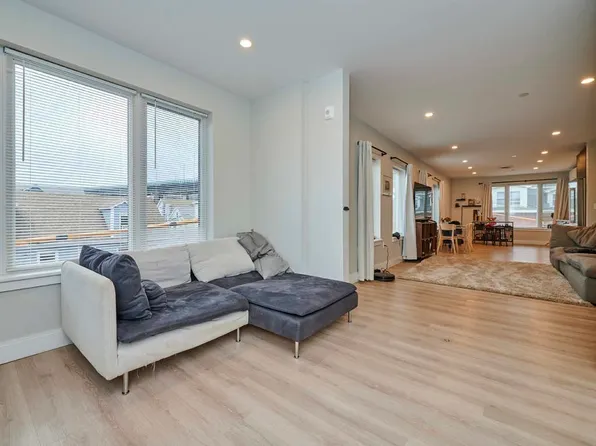 25 2nd St #303, Chelsea, MA 02150