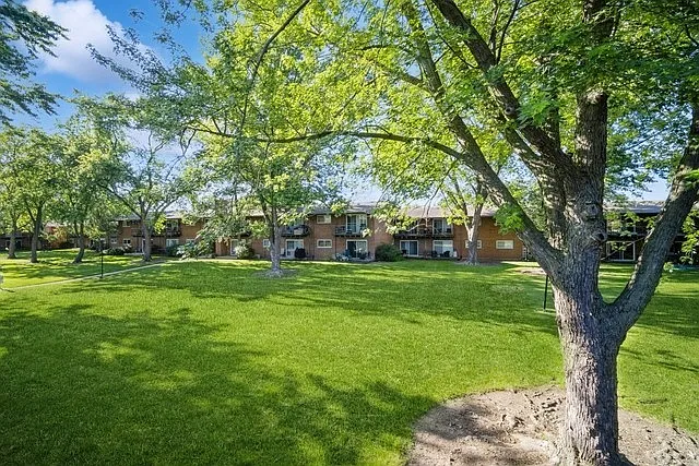 1910 W Hatherleigh Ct #2E — Photo 14
