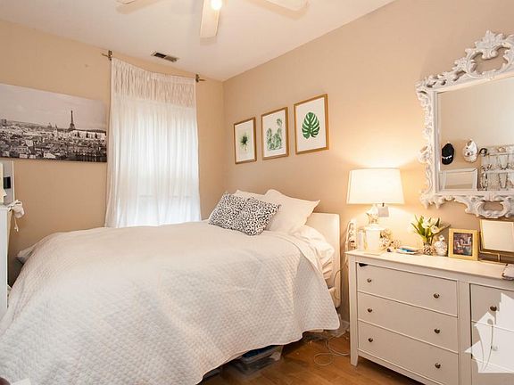 3rd image of 569 W Arlington Pl #2B