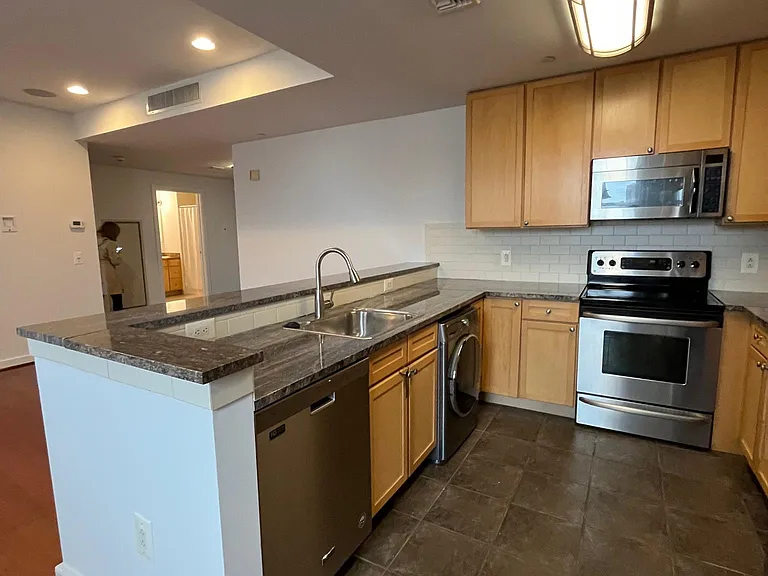 111 S 15th St #2104 — Photo 6