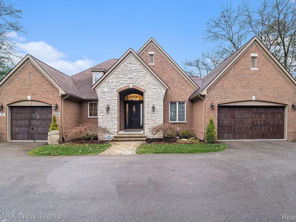 5140 Willow Grove Ln, Brighton, MI 48116