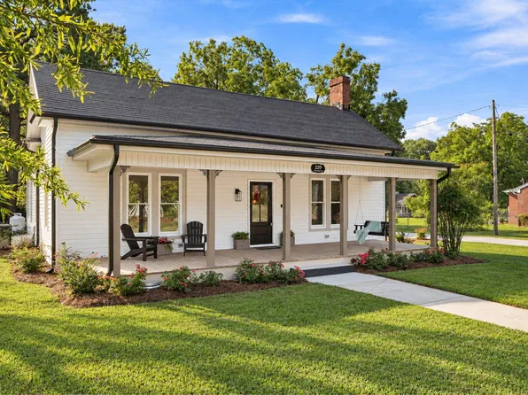 220 E Branch St, Spring Hope, NC 27882