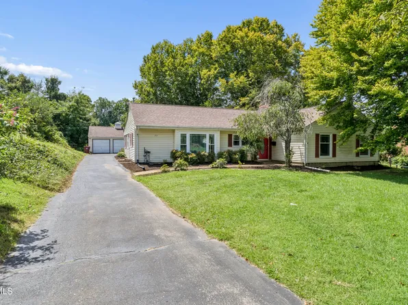 207 Dogwood Ln, Johnson City, TN 37604