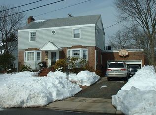 100 Byron Rd, Merrick, NY 11566