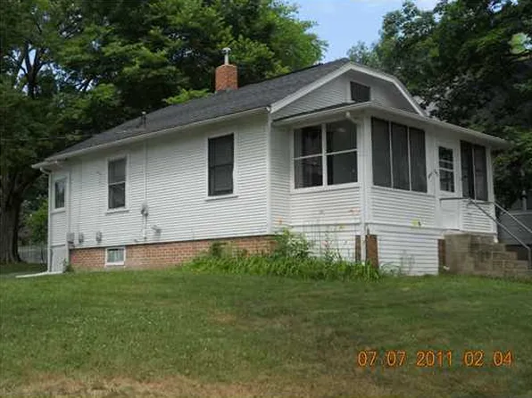 648 32nd St NE, Cedar Rapids, IA 52402
