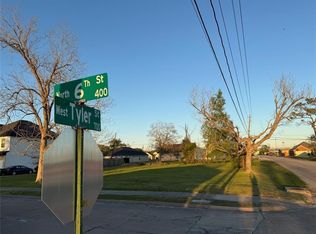 402 N 6th St, La Porte, TX 77571