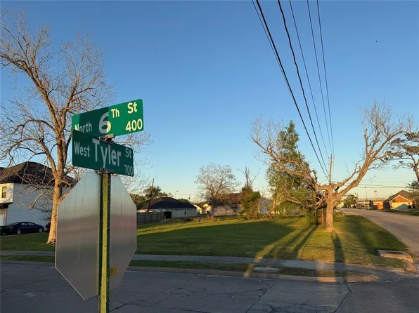 402 N 6th St, La Porte, TX 77571