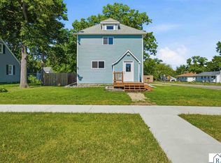 90 5th Ave NW, Wells, MN 56097