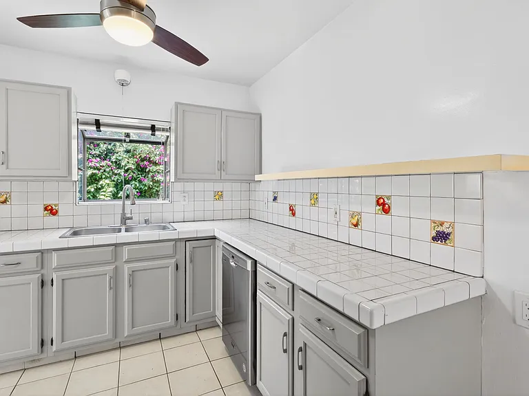 1145 N Genesee Ave — Photo 9