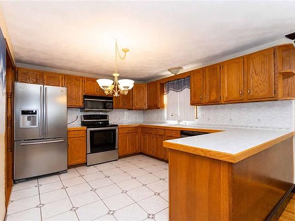 3rd image of 25 Ardway Ave