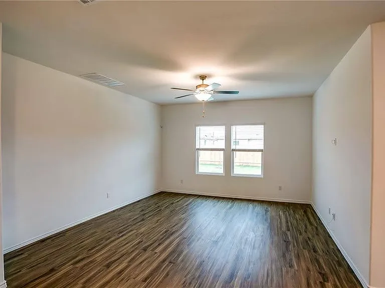 204 Coventry Dr — Photo 16