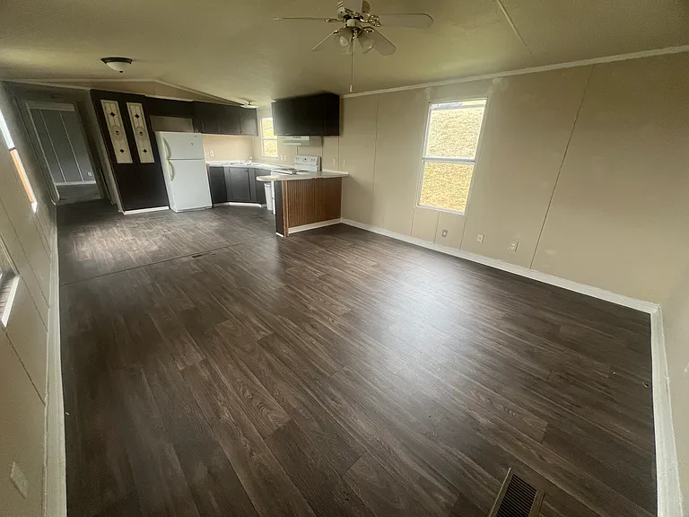 124 Middle Ave — Photo 12