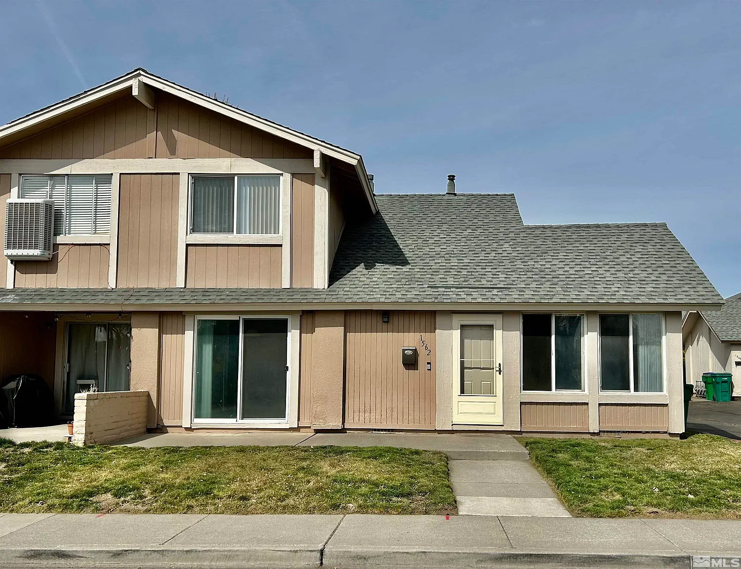 1562 Chester Sq photo 1