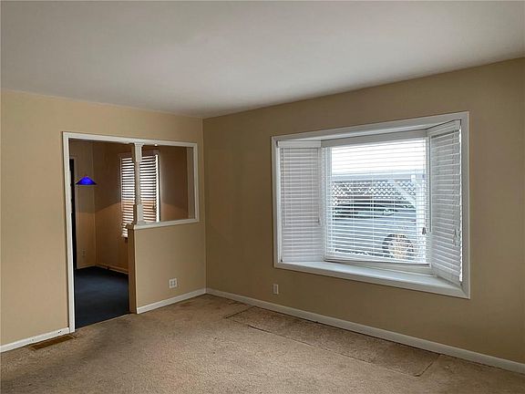 3rd image of 1824 Treetop Ln