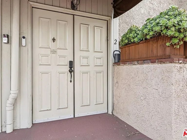 5139 Balboa Blvd #2 — Photo 26