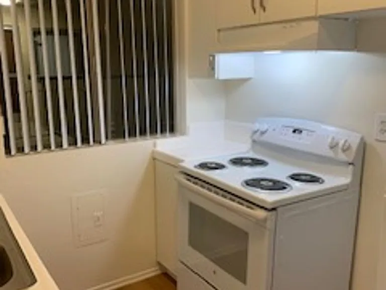 Villa Monica Apts. — Photo 10