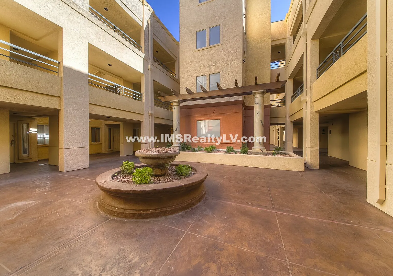 Freshly Updated 2 Bed | 2 Bath Condo w/ MSG Sphere View (New Pictures Coming Soon) — Photo 4