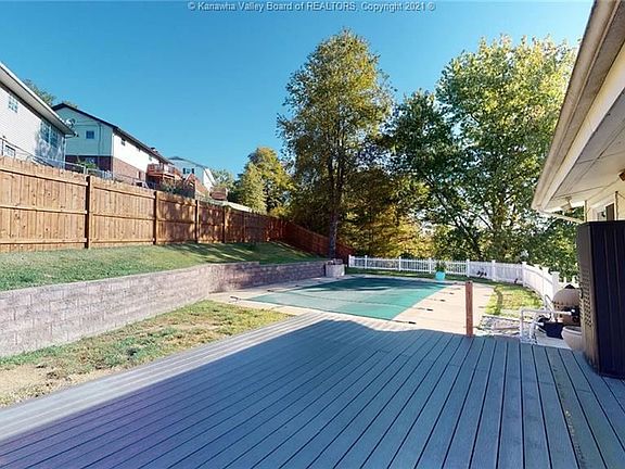 3rd image of 1402 Lyndale Dr
