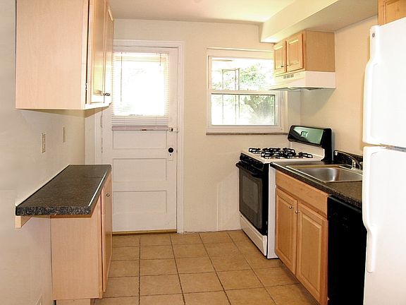 5th image of 3229 Dawson St